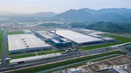 對于“小鵬汽車的底氣究竟在何處”，其實(shí)用戶的見解自有道理，但若放眼整個(gè)行業(yè)的當(dāng)前格局與發(fā)展邏輯，這個(gè)猜謎般的討論就值得抽絲剝繭——答案已經(jīng)鋪就在眼前。